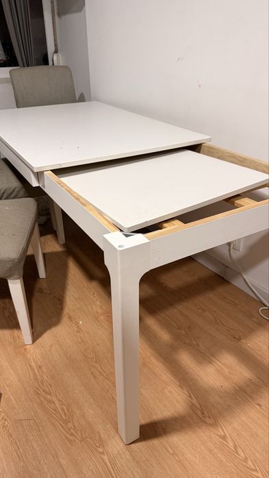 Mesa extensível / 4 cadeiras - Branca