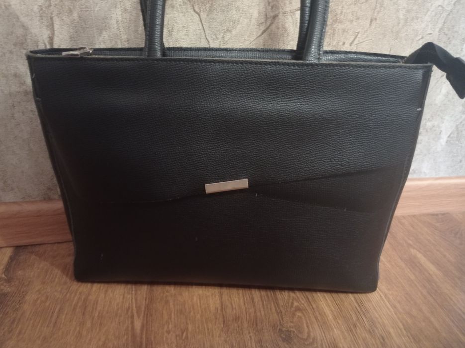 Шкіряна сумка в ідеальному стані