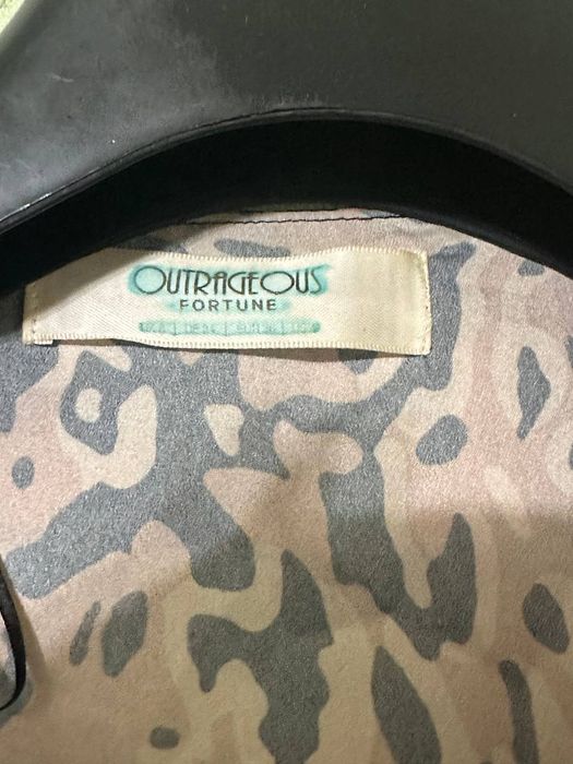 сукня від Outrageous Fortune