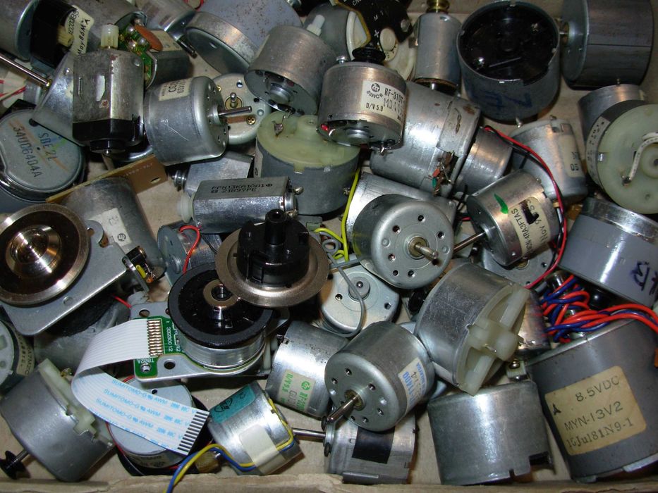 Продам моторы от сидюшек и кассетных дек(Разборка).