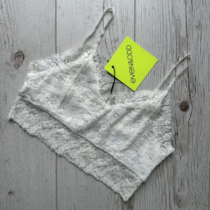 Biały koronkowy prześwitujący top na ramiączkach braletka even&odd