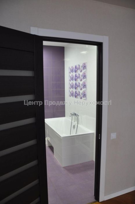 Центр Продажу Нерухомості продає 3 квартиру