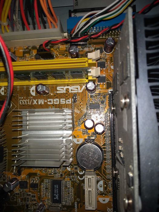 Computador ASUS sem disco nem monitor