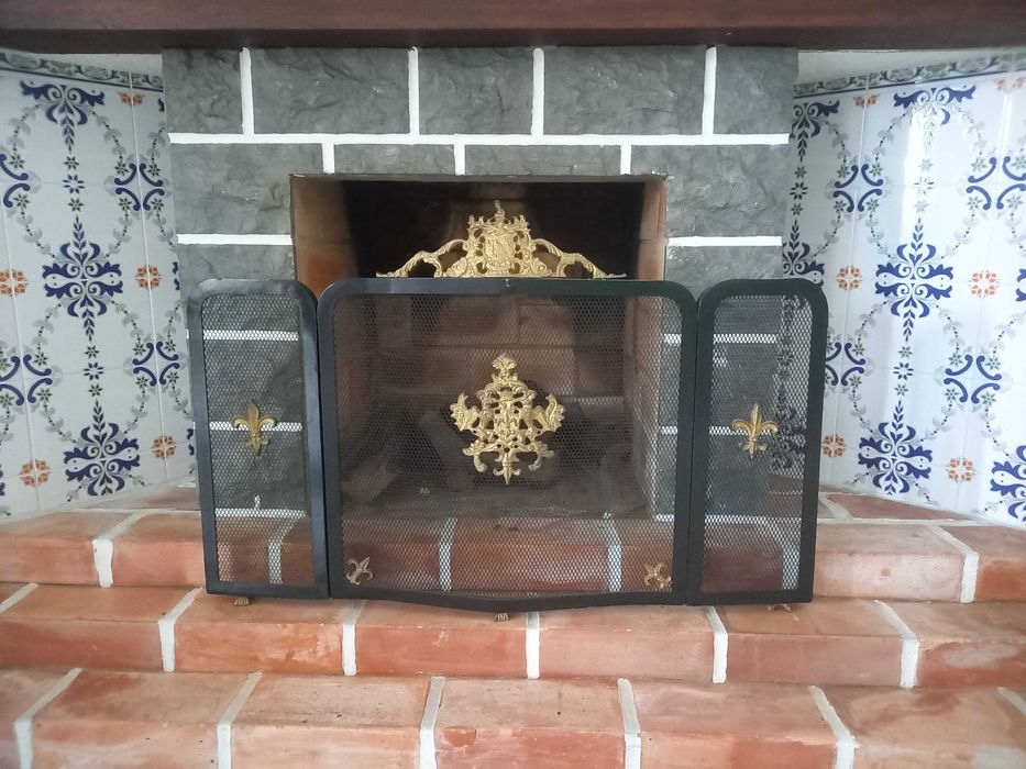 Resguardo lareira + utensílios ferro