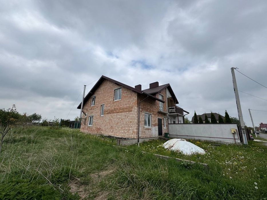Продаж котеджу 140 м.кв. в Зубрі