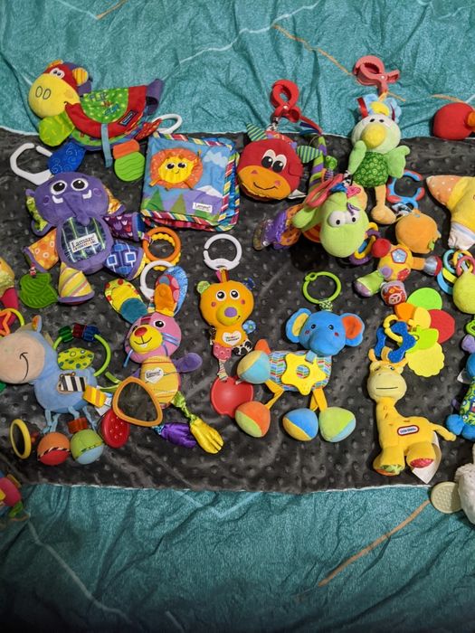 Дитячі іграшки для найменших)
