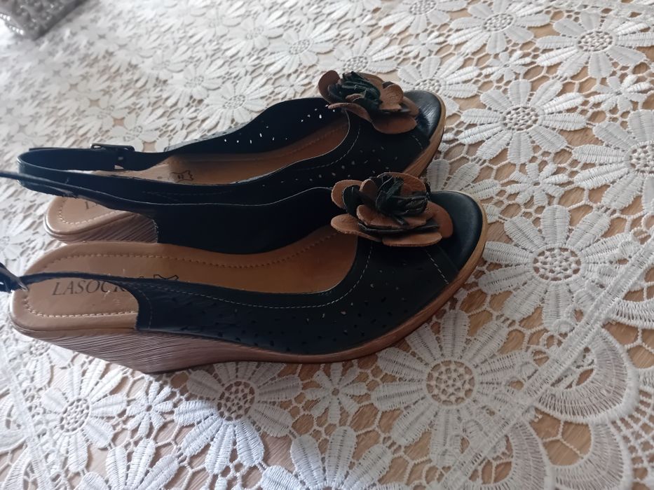 Lasocki wyjątkowe buty sandaly  damskie na koturnie 38