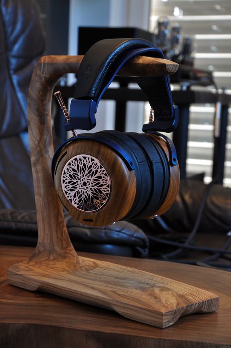 Stojak na słuchawki - drewniany