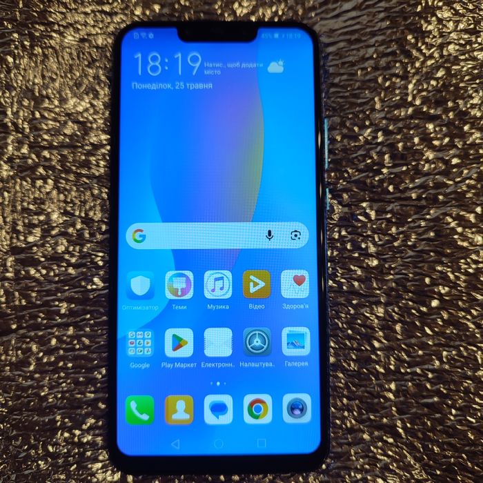 Смартфон huawei p smart plus 4/64gb.