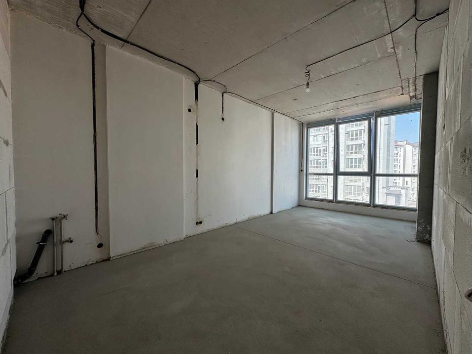 Здана! Однокімнатна з чорновими роботами. Вигідно!