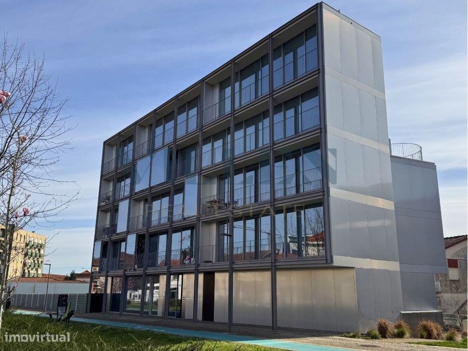 T3 Duplex em edifício com prémio de arquitetura e 3 lugares de gara...