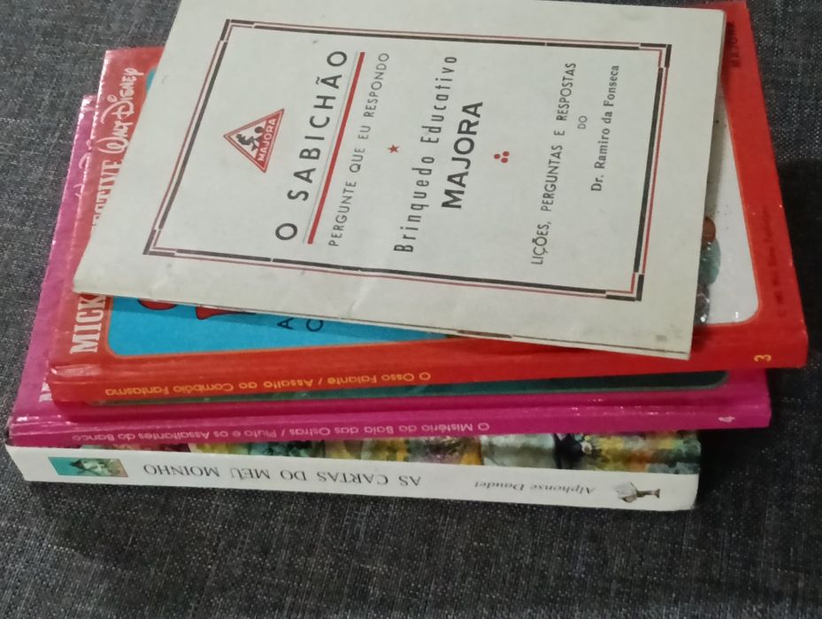 Livros  diversos, colecionaveis ( Mickey Detective,etc..)