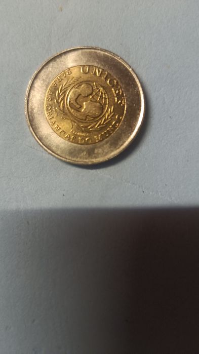 Vendo moeda rara com defeito