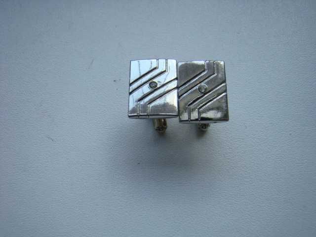 Запонки и зажим для галстука + бонус (футляр от запонок).