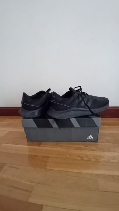adidas lite racer 2.0 black 
size 42 
estado: muito bom ( deixaram me
