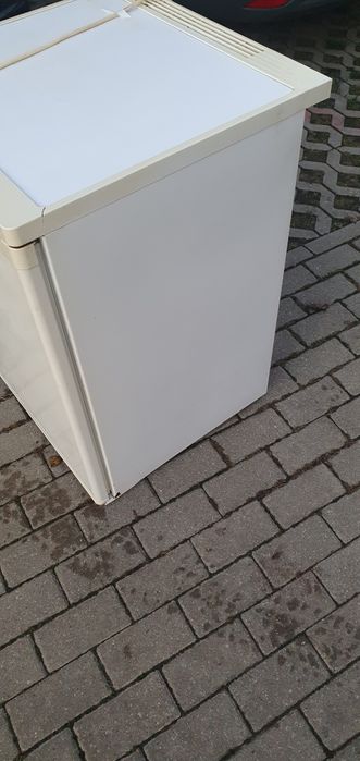 Lodówka z zamrażalnikiem mała podblatowa Polar 84 x 60