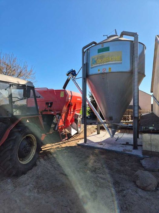 Przenośnik ślimakowy Żmijka 140 pod silosy paszowe sypiące w paszowóz