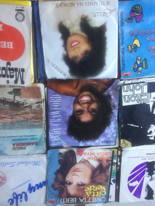Lote de 220 discos variados e muito antigos