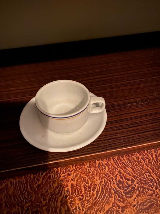 conjunto de chavena e pires para cafe branca