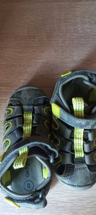 Босоніжки, сандалі