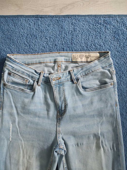 Jeansowe spodnie z przetarciami rurki esmara (Lidl) 38
