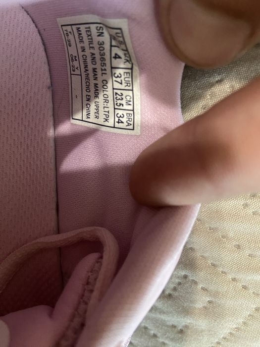 Продам кросівки skechers