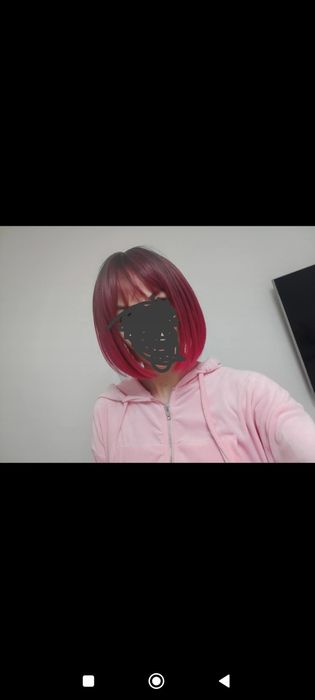 Nowa krótka peruka z grzywką różowa ombre