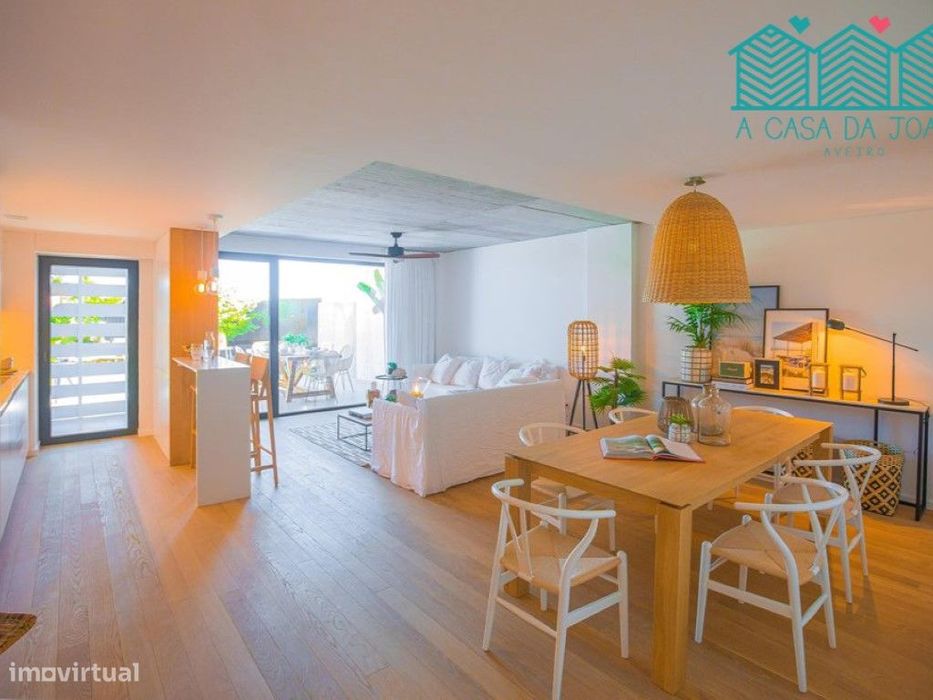 Apartamento T3 Mobilado com Garagem Fechada na Praia da Barra