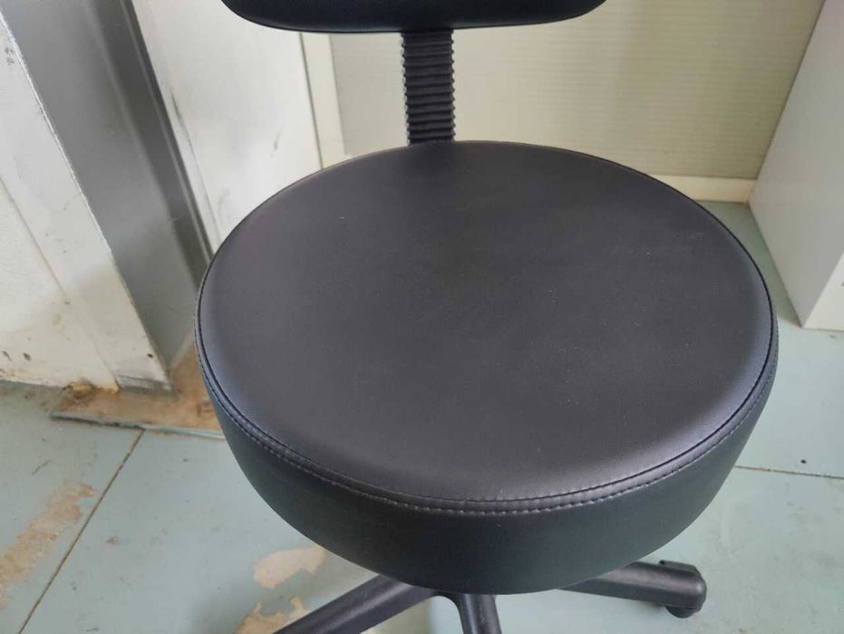 Cadeira para secretária ou posto de trabalho em estado novo