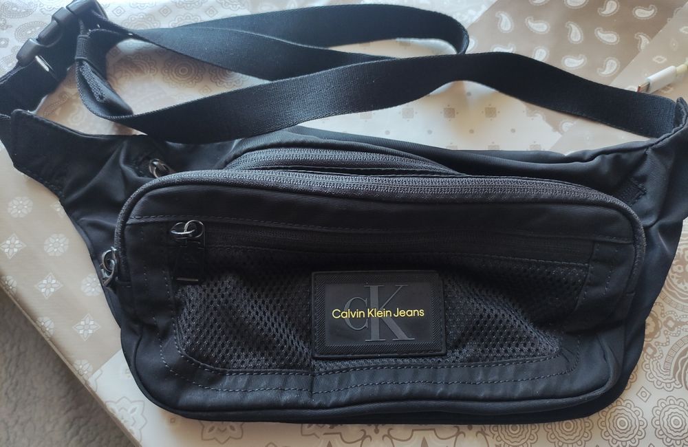 Calvin Klein сумка бананка