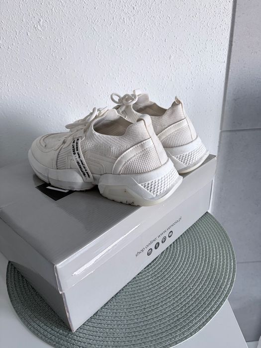 Buty sportowe damskie