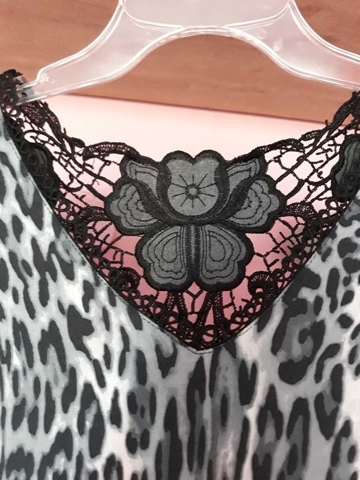 Sukienka w panterkę, uni.