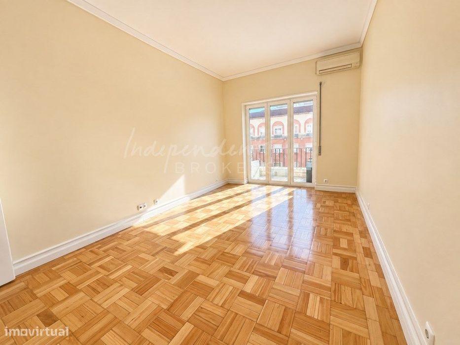Apartamento T5 Para Arrendamento [Avenida António Augusto Aguiar]