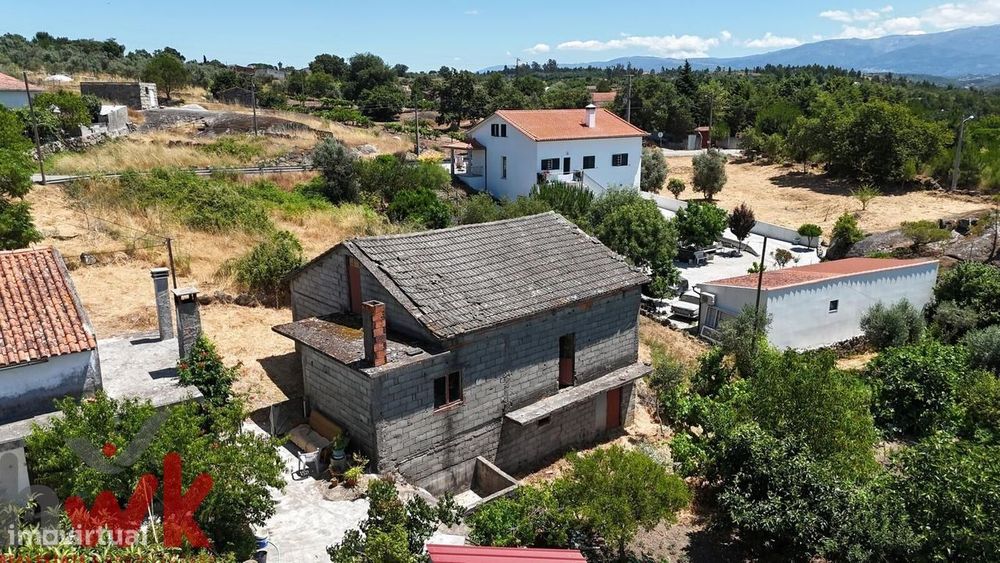 MORADIA por acabar, com 940m2 terreno urbano