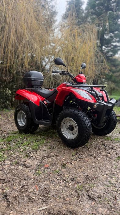 Moto 4 em ótimas condições