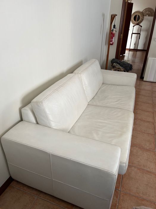 Sofá branco em pele