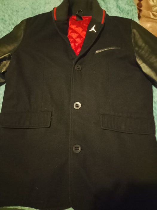 Продам курточку новую