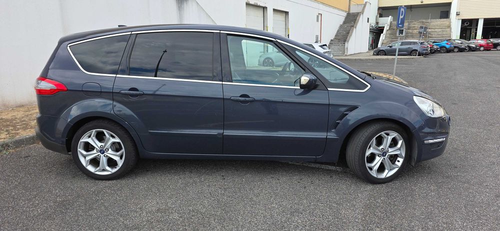 Ford S-Max — fotografia 4