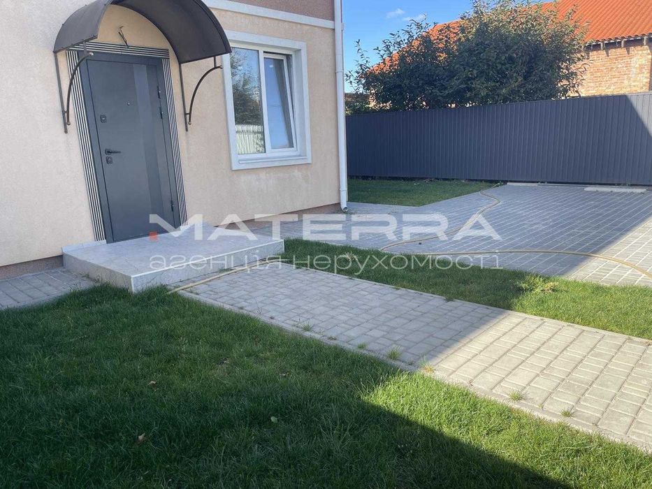 Продаж дуплексу з ремонтом у с. Нове,94м2, центр поряд з школою