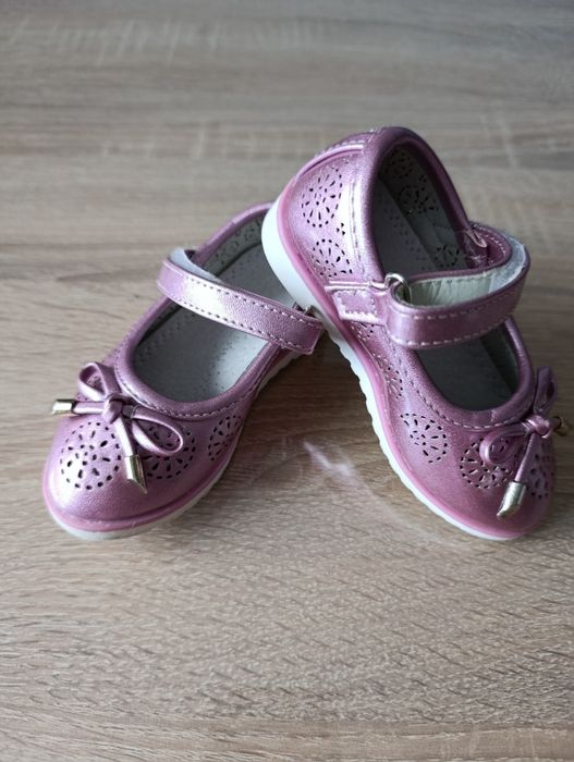 Дитячі туфлі на дівчинку