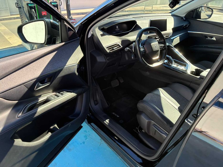 Peugeot 3008 1.5 BlueHDi Allure EAT8 (caixa automatica)