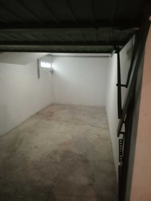 Espaço de garagem arrenda se