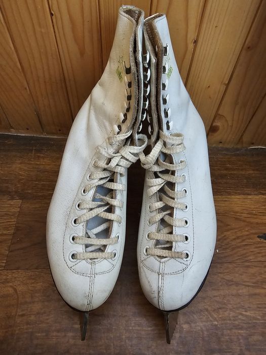 Коньки / ковзани жіночі