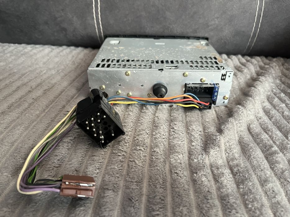 автомобільна магнітола Clarion BD239R.