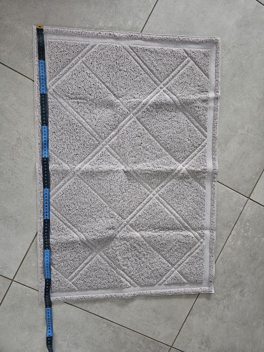 Amazon Basics Mata pod kuwetę dla kota, bezzapachowa, szara