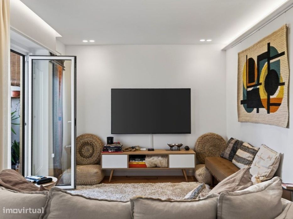 T2 totalmente remodelado e mobilado nos Anjos/ Lisboa