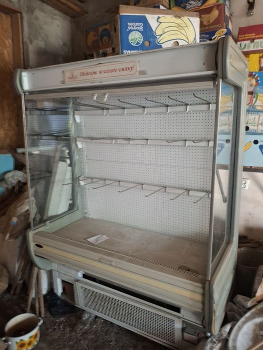 Продам холодильну витрину