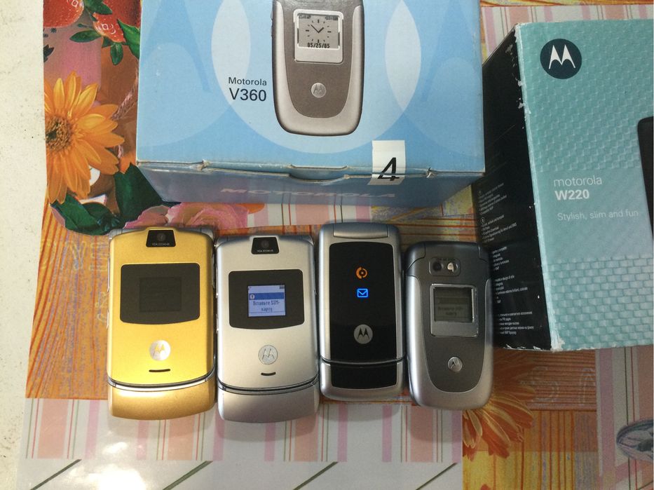 Кнопочный телефон Моторола w220