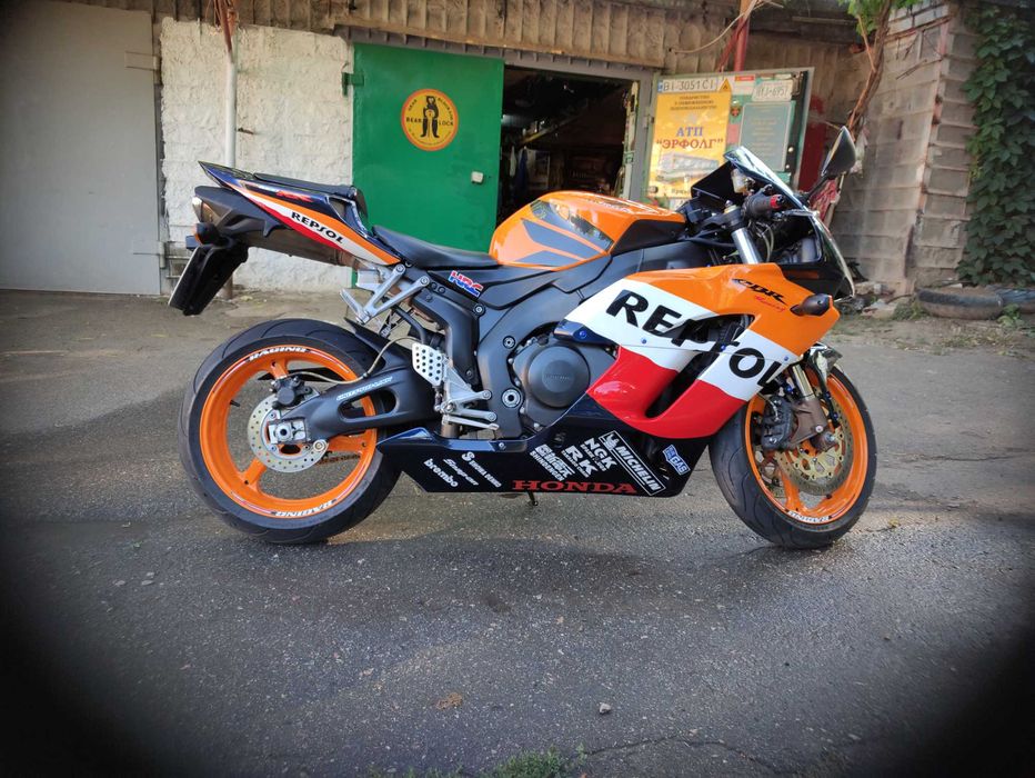 Honda CBR 1000RR  2005