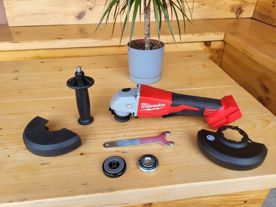 Milwaukee 2686 m18 Болгарка, кутова шліф машина (КШМ) Ушм 
Milw